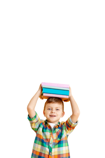 طفل يحمل كتبًا